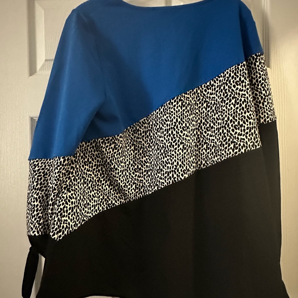Alfani asymmetrical Vibrant Blue/Black Colorblock top with black/white print NWT - Picture 4 of 4